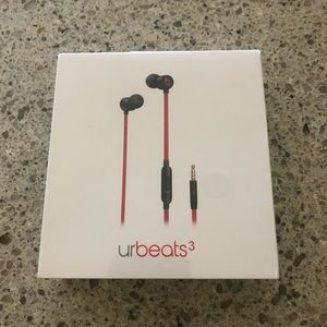 Urbeats 3 earbuds